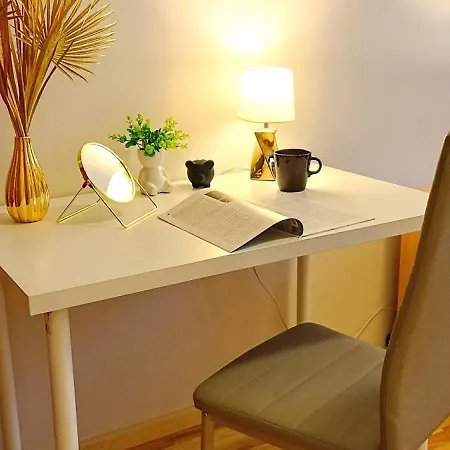 Cozy & Bright 1 Bedroom With Park Nearby - Free Parking, Riga, Up To 5 Guests Apartment